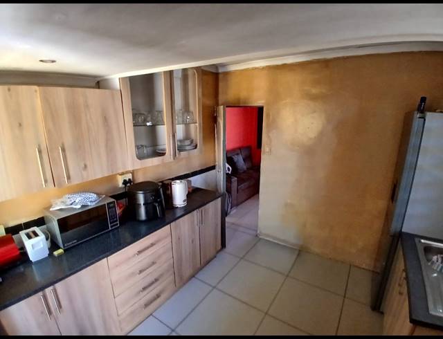 2 BEDROOM HOUSE FOR SALE IN SEBOKENG ZONE 11